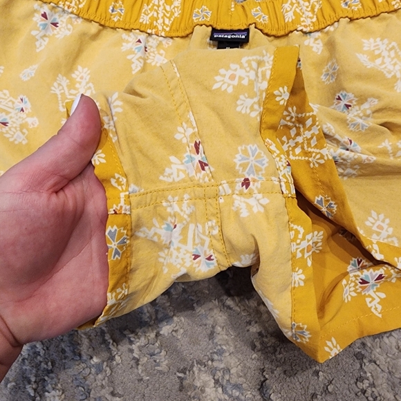 Patagonia Barely Baggies Ylloe Aztec 2" Pull On Nylon Women's Size Medium - Picture 12 of 16